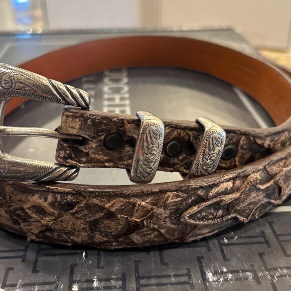 New Lucchese Classic Genuine Pirarucu Men's Belt Size 38, 1.25 inch wide - Picture 4 of 5